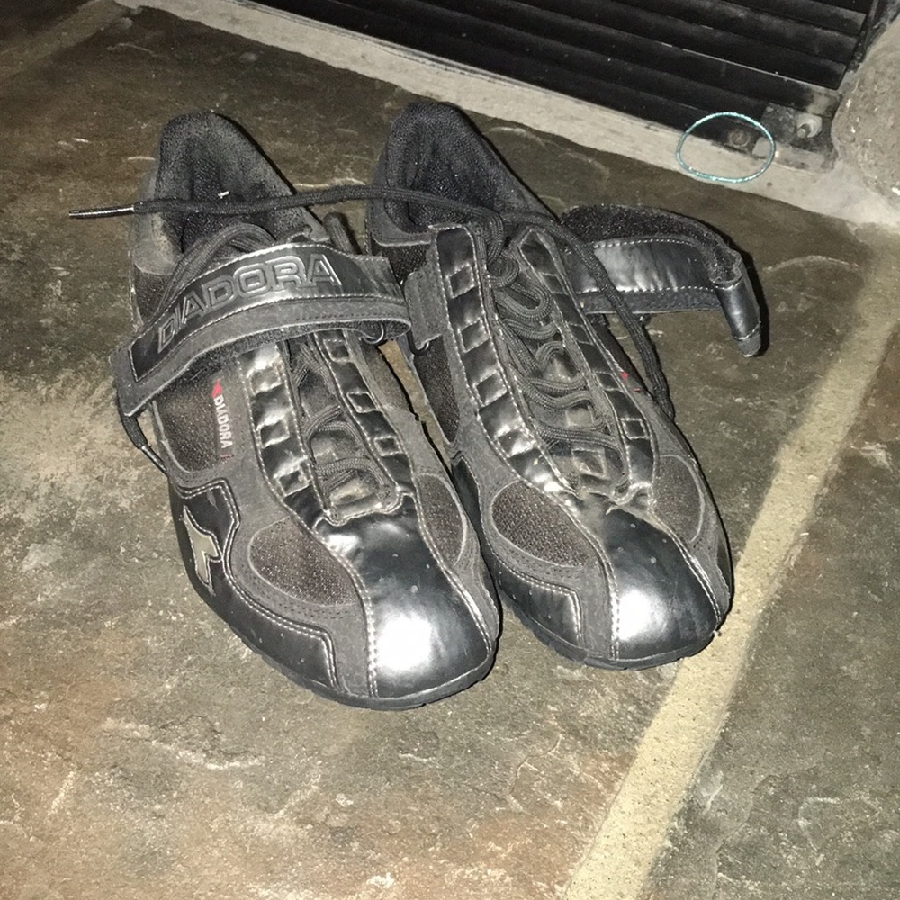 Size 9 women’s spin shoes